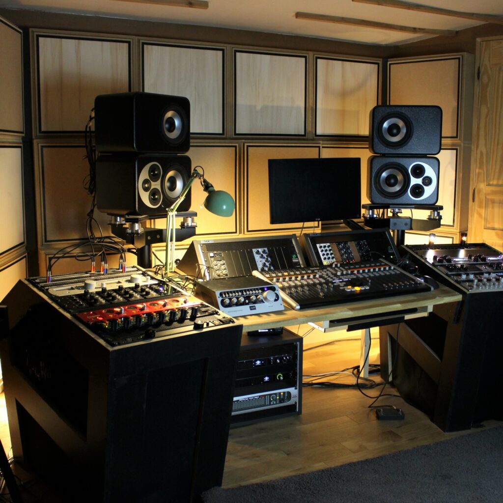 Cabine d’enregistrement pro chez Medusa Prod à Marseille